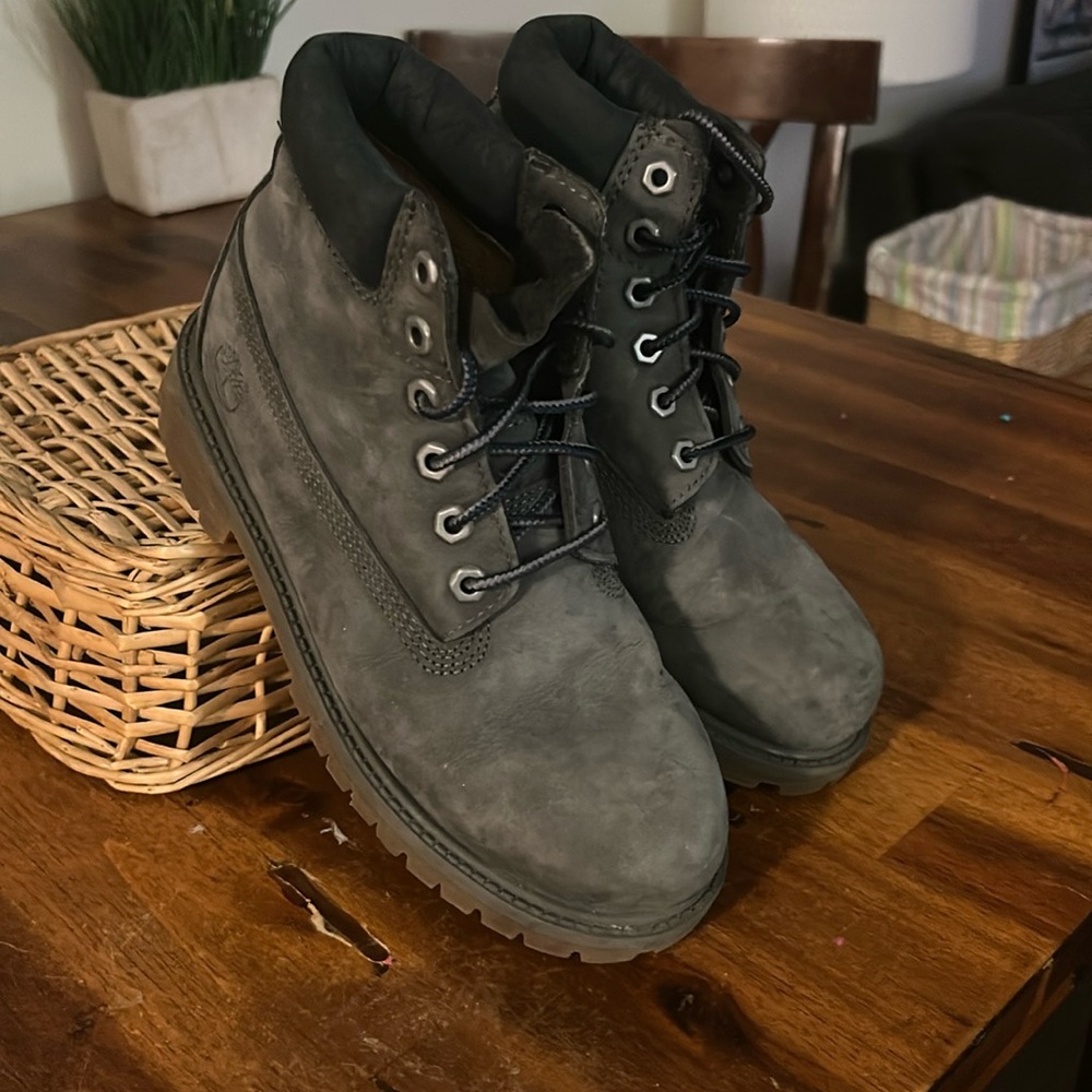 FALL . New Timberland Kids Gray Suede Lace Up Ankle Boots.. Size:2